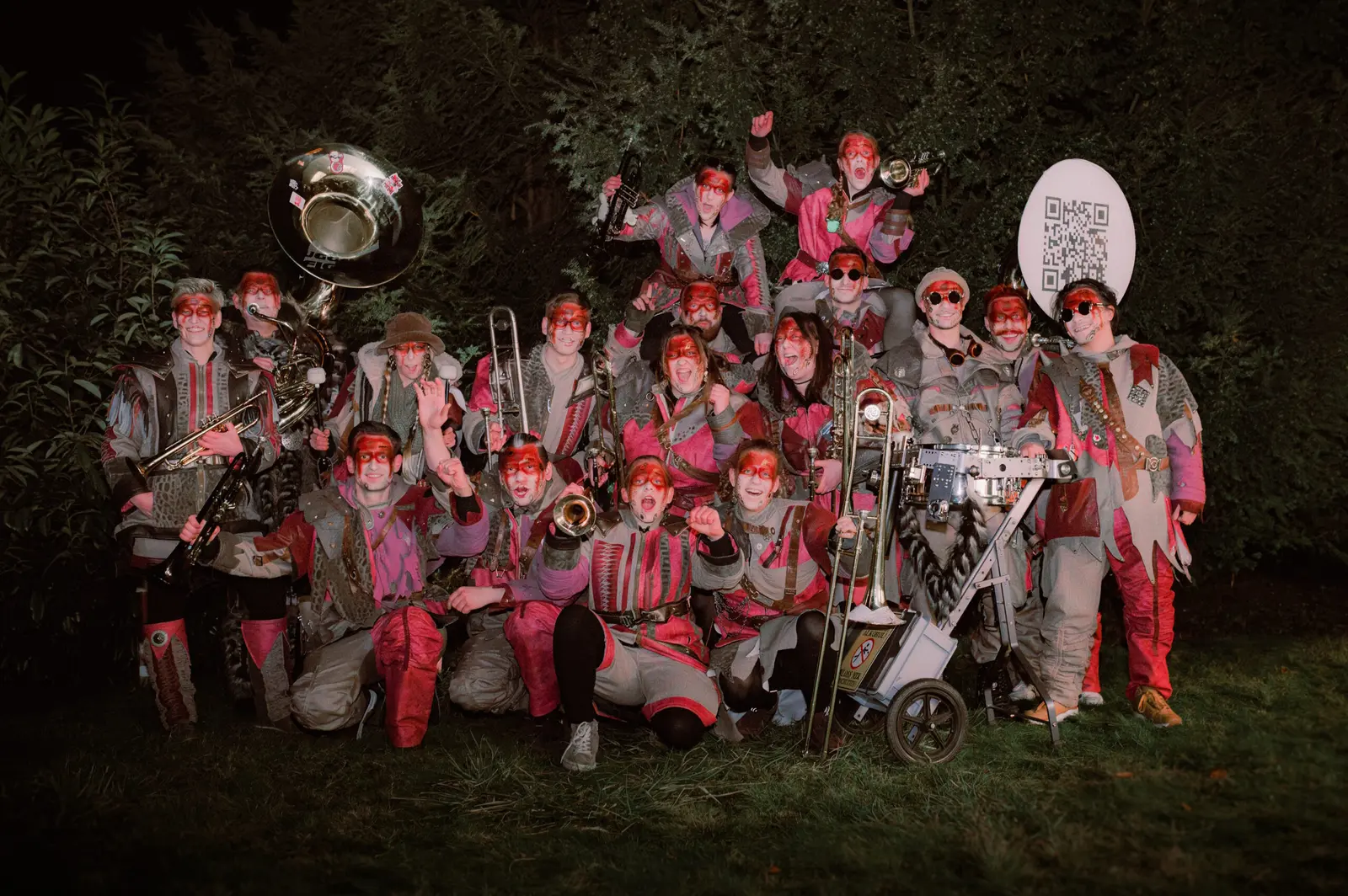 Die Guggenmusik Figorowa Zug in ihren Fasnachtskostümen